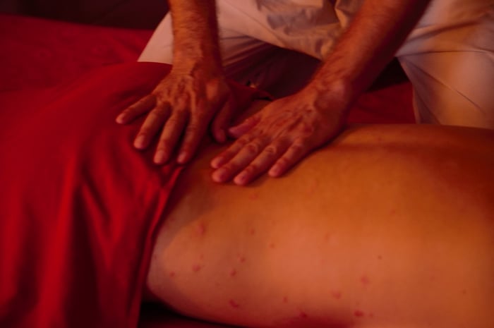 Shakti Tantra Oil Massage