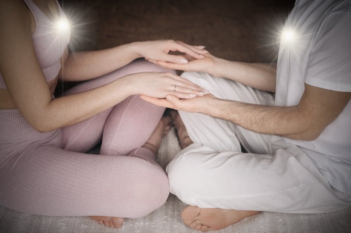 Co-weaving adventure of sensuality, authenticity, deeper presence, intimacy & Connection