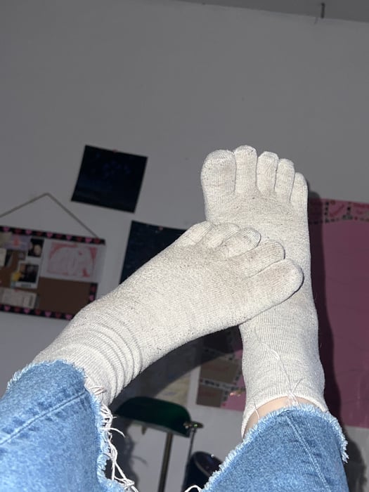 Selling worn socks — photo 2 by clumsyfairyy