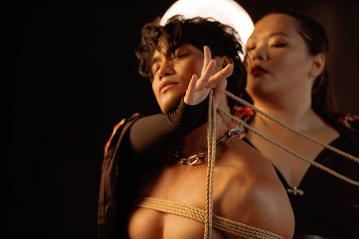 In-person sensual female domination and erotic art of japanese bondage — photo 5 by LadyVanessa
