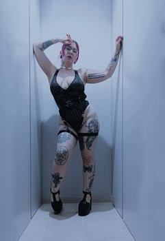 voncaustic's photo 1