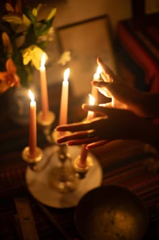 Make intimacy a ritual. 1h30min in person