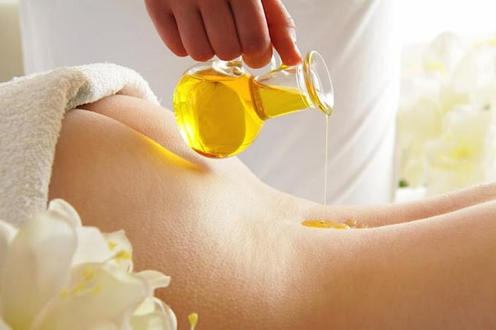 TANTRA MASSAGE TRAINING: the magic of conscious touch — photo 5 by transforminjourney