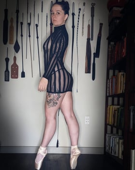 MistressElleQui's photo 10