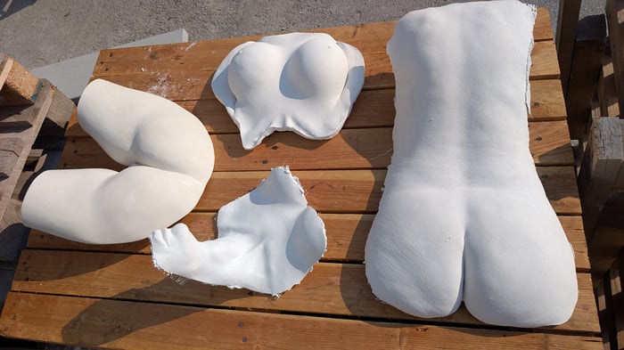 make a sculpture of yourself